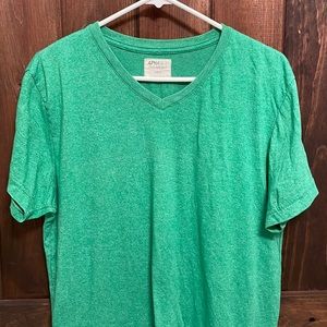 Men's green v-neck super soft t-shirt size large